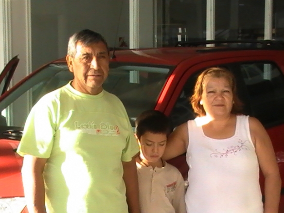 Ida Fortete, su esposo Sixto y su nieto retirando la Ecosport Xl Plus 0km.Felicitaciones y saludos a San Antonio Oeste.